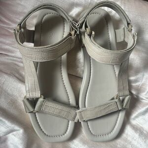Vince strappy super cool sandals, beige, EUC